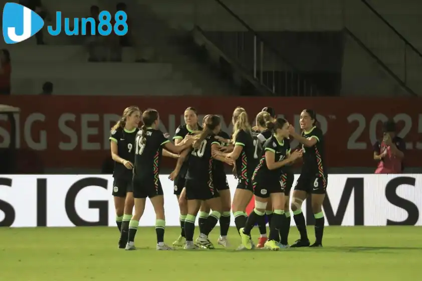 Úc đánh bại chủ nhà Việt Nam để vào chung kết Úc đánh bại chủ nhà Việt Nam để vào chung kết