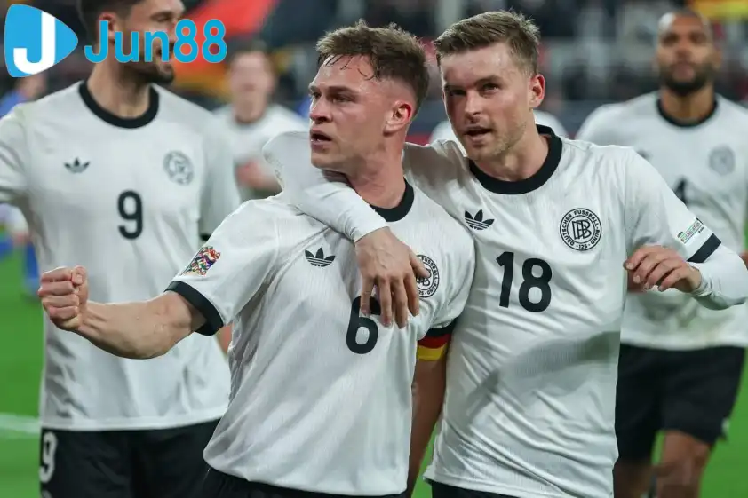 Tuyển Đức đang có vị thế cao hơn so với đội chủ nhà. Tuyển Đức đang có vị thế cao hơn so với đội chủ nhà.